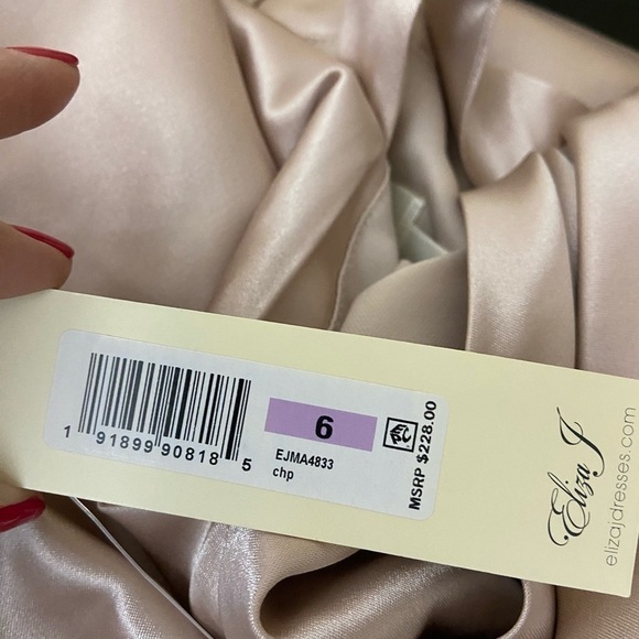 NWT Eliza J Rushed Sleeveless Satin Gown In Champagne Shoulder Bow wedding - Picture 8 of 9